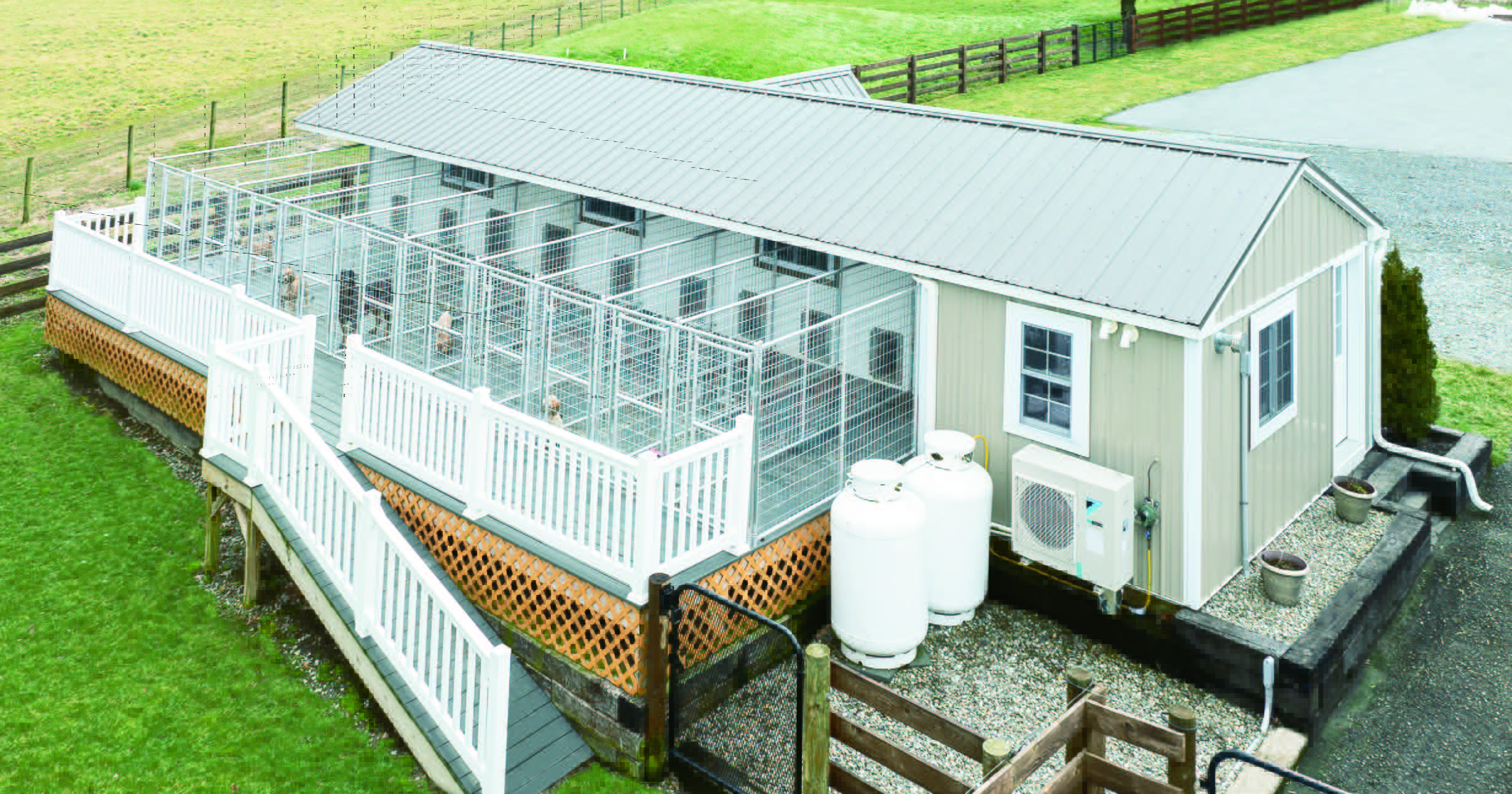 14x44 commercial kennel back