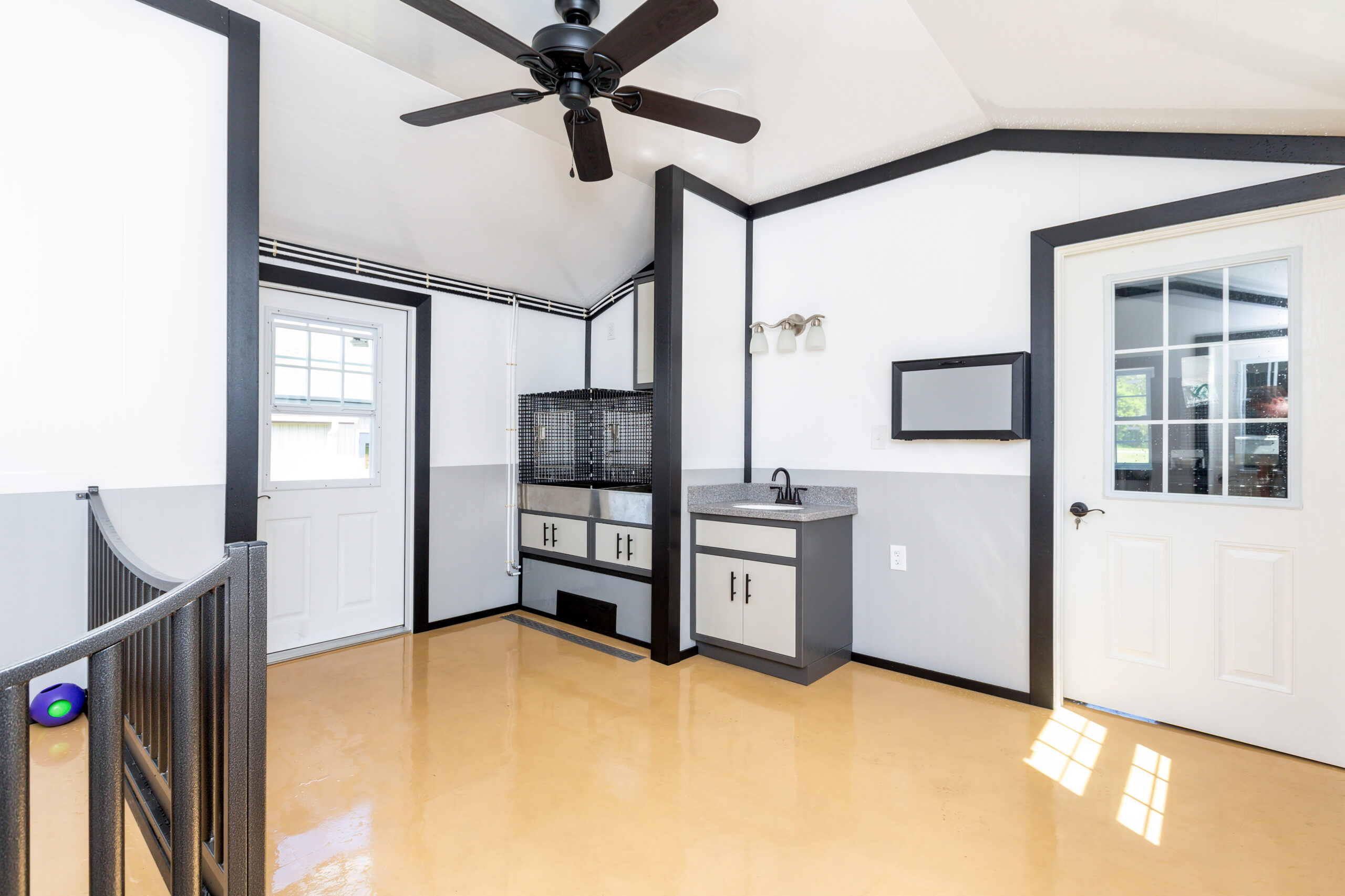 20x40 kennel interior with wash station
