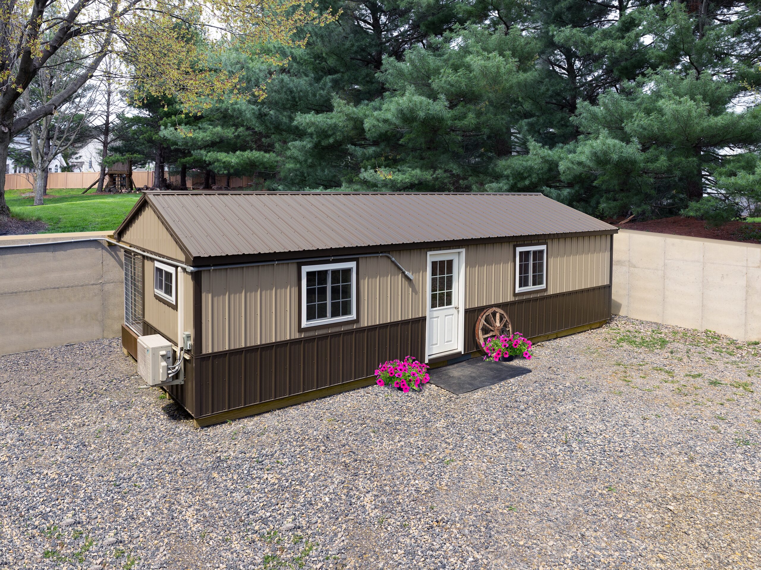 15x32 commercial kennel front