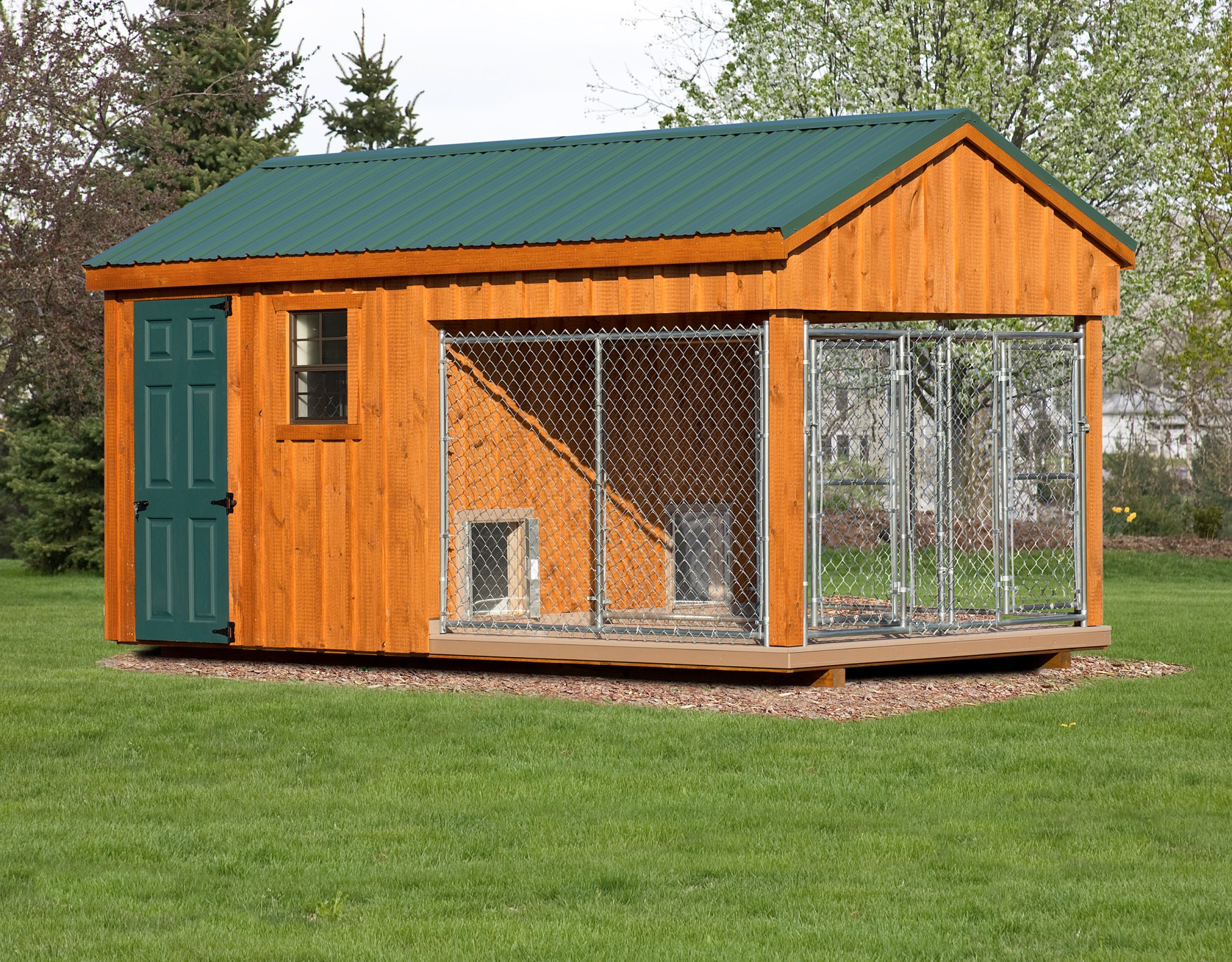 Front and side view of an 8x16 Standard double capacity kennel