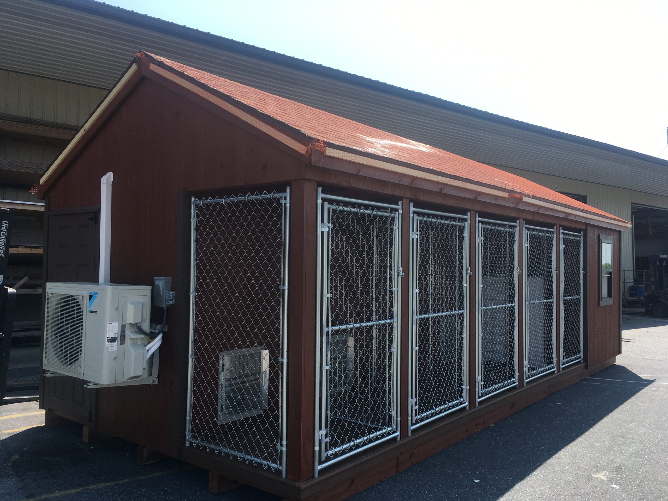11x26 dog kennel with 5 capacity