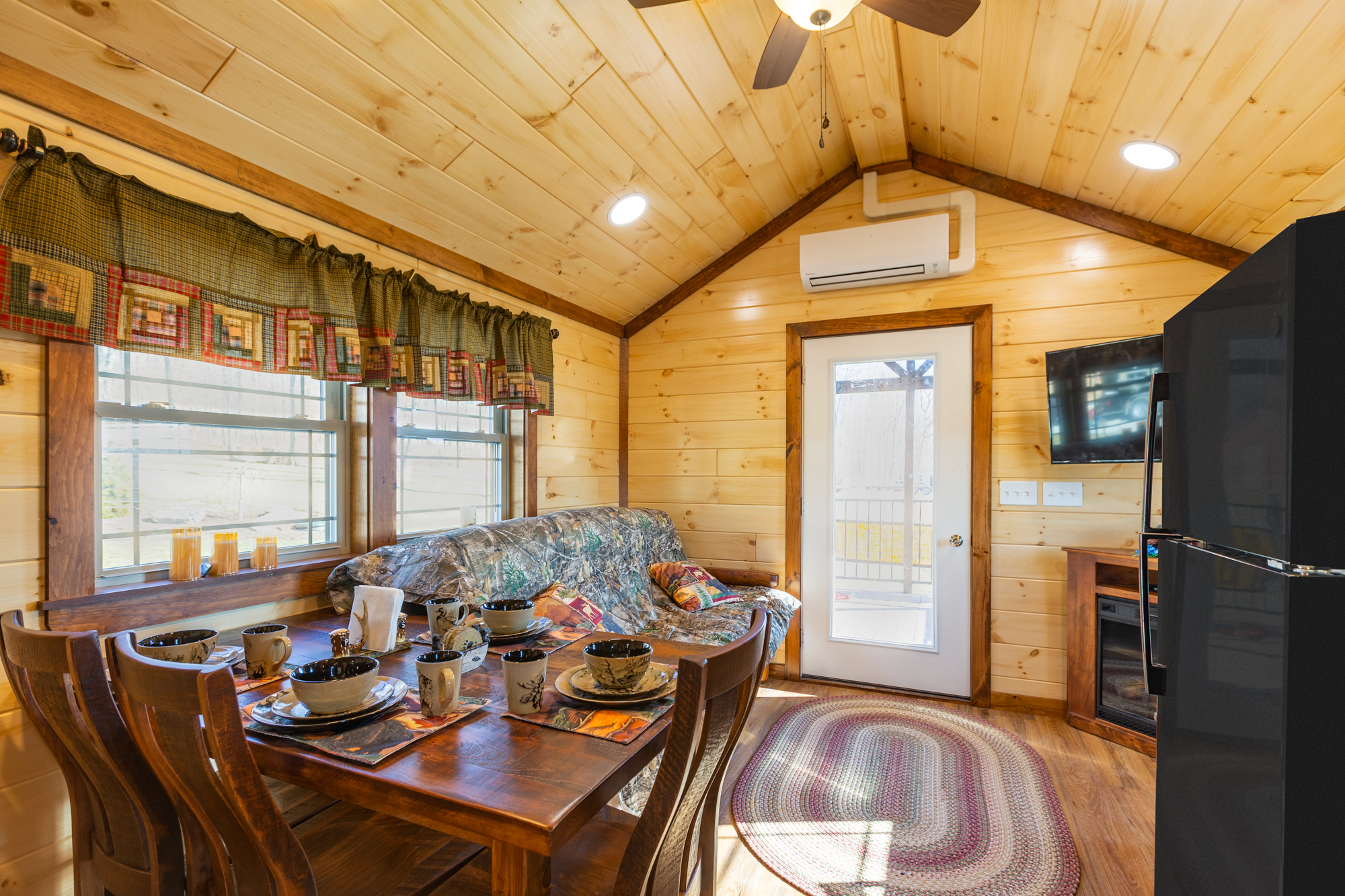 living and dining space in summit view park model